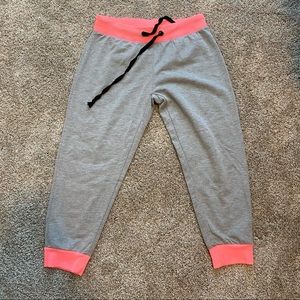 Super soft capris joggers - pink accents